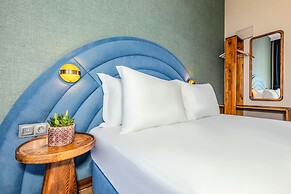 Nenessa Airport Hotel