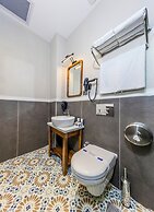 Nenessa Airport Hotel