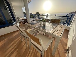 Sunny Modern Apartment - Sea View and Beach Access