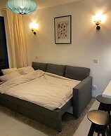 Sunny Modern Apartment - Sea View and Beach Access