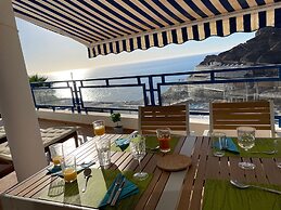 Sunny Modern Apartment - Sea View and Beach Access