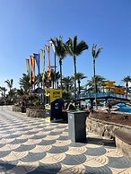 Sunny Modern Apartment - Sea View and Beach Access