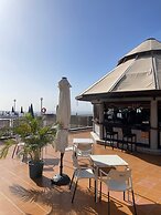 Sunny Modern Apartment - Sea View and Beach Access