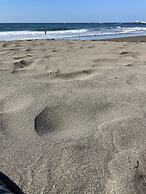 Sunny Modern Apartment - Sea View and Beach Access