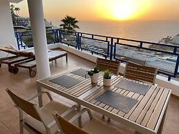 Sunny Modern Apartment - Sea View and Beach Access