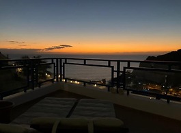 Sunny Modern Apartment - Sea View and Beach Access