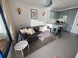 Sunny Modern Apartment - Sea View and Beach Access