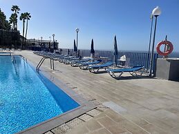 Sunny Modern Apartment - Sea View and Beach Access