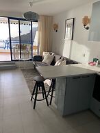 Sunny Modern Apartment - Sea View and Beach Access