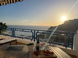 Sunny Modern Apartment - Sea View and Beach Access