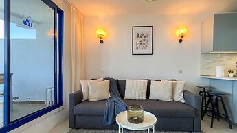 Sunny Seaview Modern apt - Pool and Beach Access
