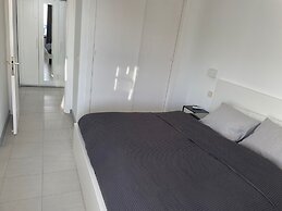 Sunny Modern Apartment - Sea View and Beach Access