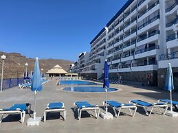 Sunny Modern Apartment - Sea View and Beach Access