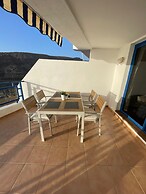 Sunny Modern Apartment - Sea View and Beach Access