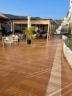 Sunny Modern Apartment - Sea View and Beach Access