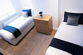 Wolverhampton - 4 Bed House - Free Parking