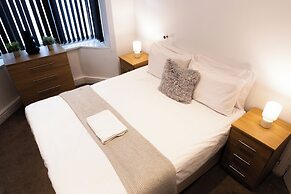 Wolverhampton - 4 Bed House - Free Parking