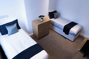 Wolverhampton - 4 Bed House - Free Parking