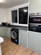 House-sleeps8-parking-garden