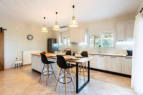 Aelia Guesthouse - Olive Grove Retreat