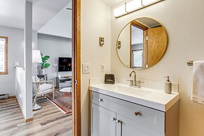 Fraser Townhome: Ski, Hike, Bike!