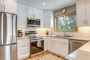 Fraser Townhome: Ski, Hike, Bike!