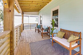 3 Blocks to Beach Access: Coastal Carolina Apt