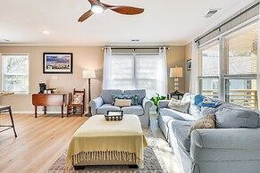 3 Blocks to Beach Access: Coastal Carolina Apt