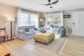 3 Blocks to Beach Access: Coastal Carolina Apt