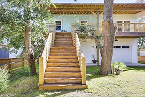 3 Blocks to Beach Access: Coastal Carolina Apt