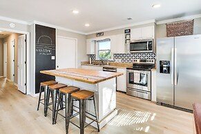 3 Blocks to Beach Access: Coastal Carolina Apt