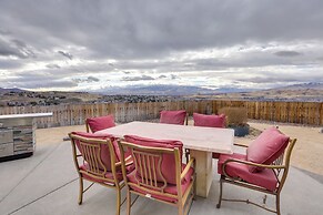 Mtn-view Escape w/ Hot Tub in Sparks!