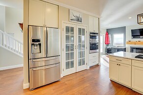 Mtn-view Escape w/ Hot Tub in Sparks!