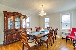 3 Mi to Downtown: Spacious White Plains Home