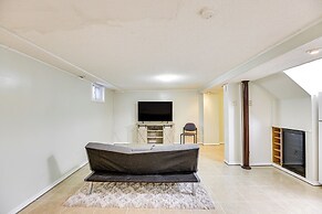 3 Mi to Downtown: Spacious White Plains Home