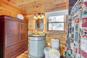 15 Mi to Snowshoe Resort: Cabin w/ Deck & Fire Pit