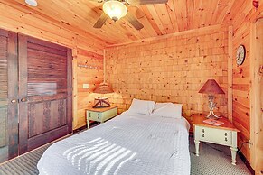 15 Mi to Snowshoe Resort: Cabin w/ Deck & Fire Pit