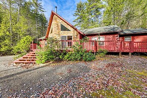 15 Mi to Snowshoe Resort: Cabin w/ Deck & Fire Pit