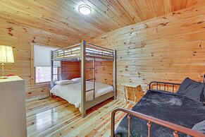 15 Mi to Snowshoe Resort: Cabin w/ Deck & Fire Pit