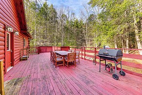 15 Mi to Snowshoe Resort: Cabin w/ Deck & Fire Pit