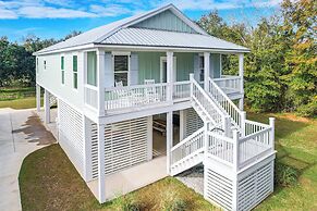 Walk to Marina & Beach: Modern Pass Christian Home