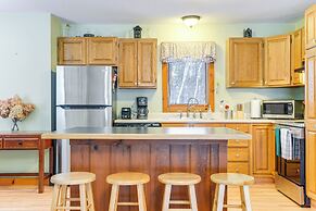 7 Mi to Mt Snow Resort: Family Home w/ Fire Pit!