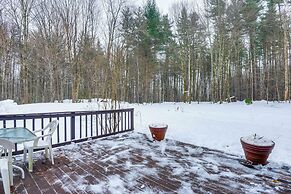 7 Mi to Mt Snow Resort: Family Home w/ Fire Pit!