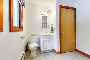 7 Mi to Mt Snow Resort: Family Home w/ Fire Pit!