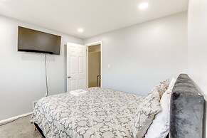 3 Mi to Dtwn: Home w/ Yard in Newark