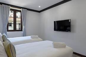 The Room Hotel Sunset Town