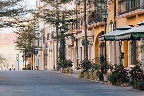 The Room Hotel Sunset Town