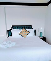 The Room Hotel Sunset Town