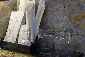 The Room Hotel Sunset Town