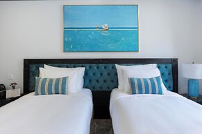 The Room Hotel Sunset Town